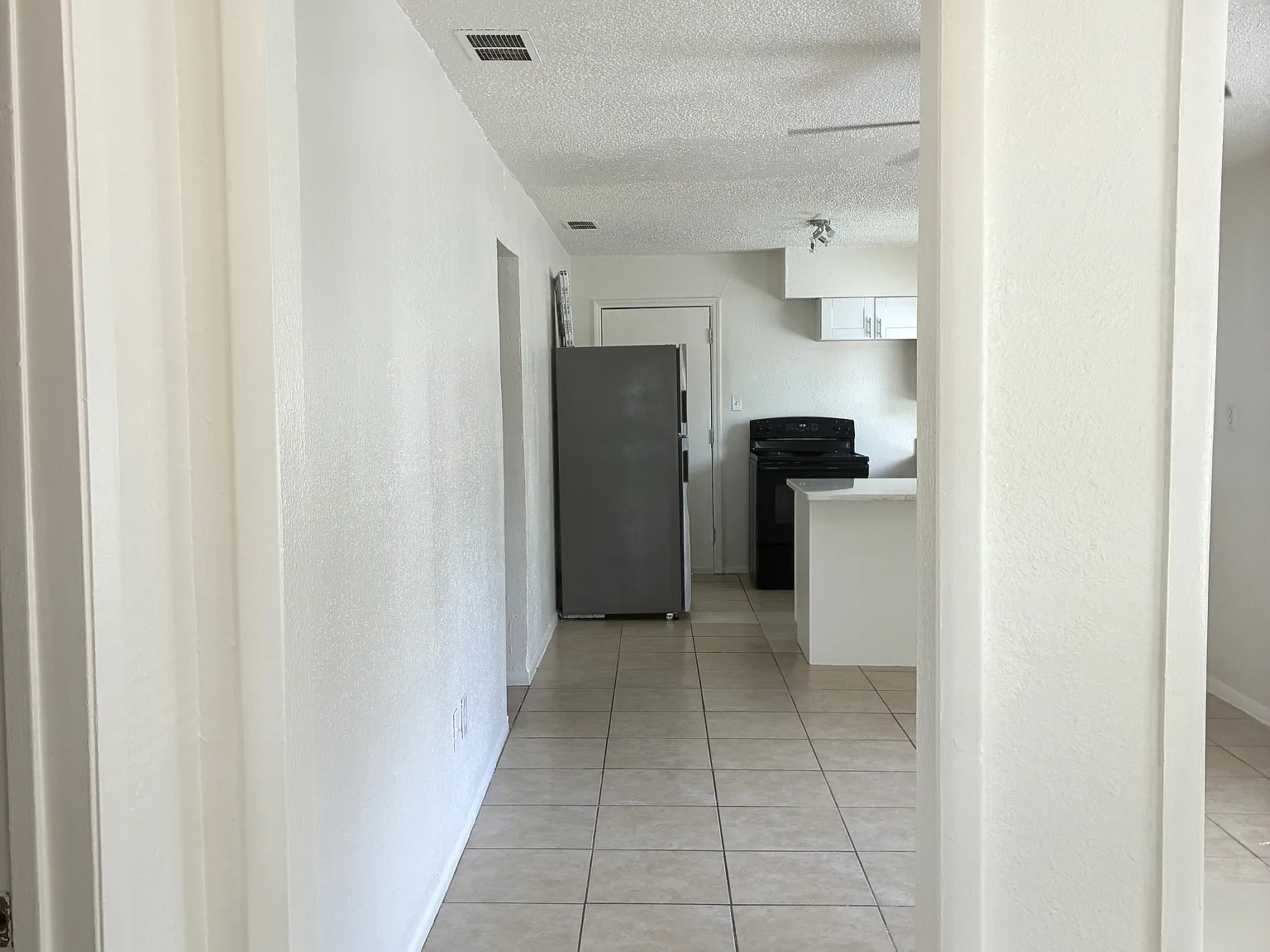 3 bed, 748 sqft, $1,850 — Photo 4