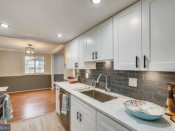 5th image of 8215 Claremont Woods Dr