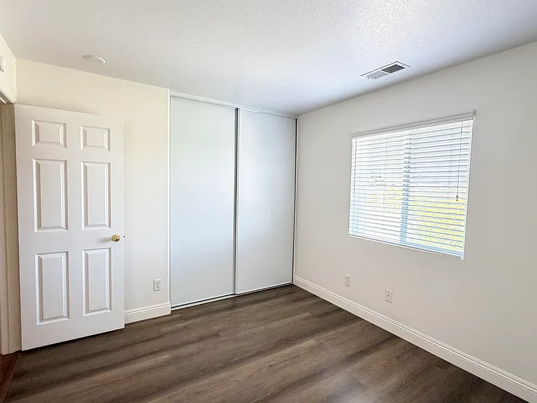 1884 Pinnacle Way — Photo 34