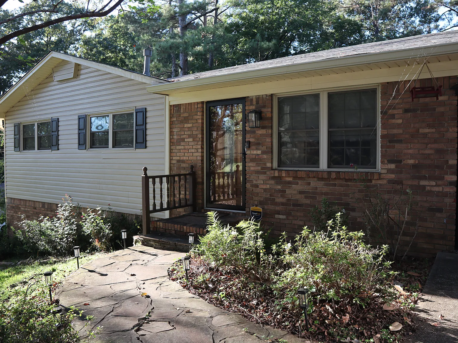 3 bed, 1.5 bath, 1380 sqft, $1,895 — Photo 1