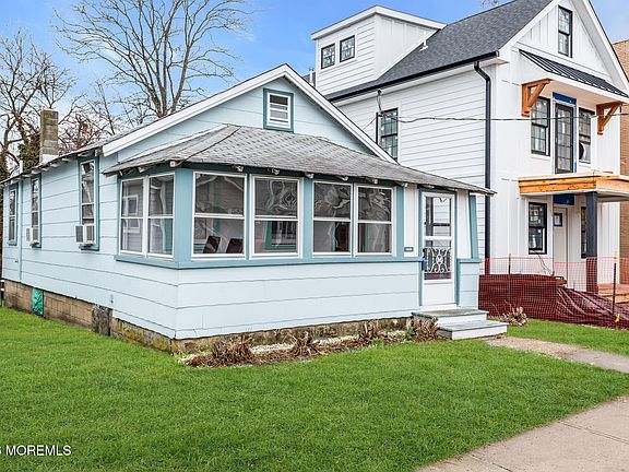 3rd image of 1809 Fernwood Road