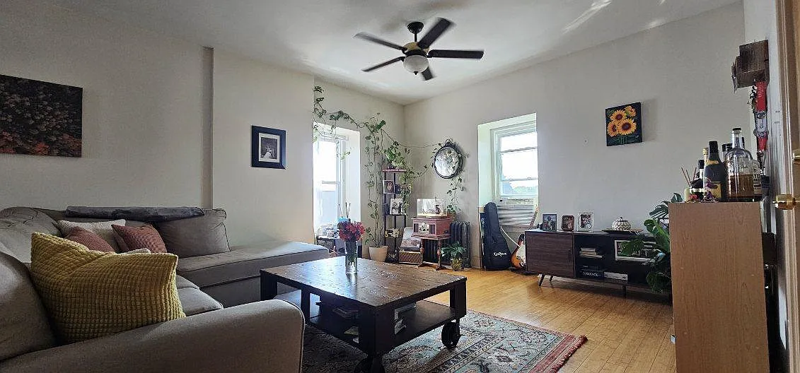 1 bed, 1.0 bath, 900 sqft, $950 — Photo 2