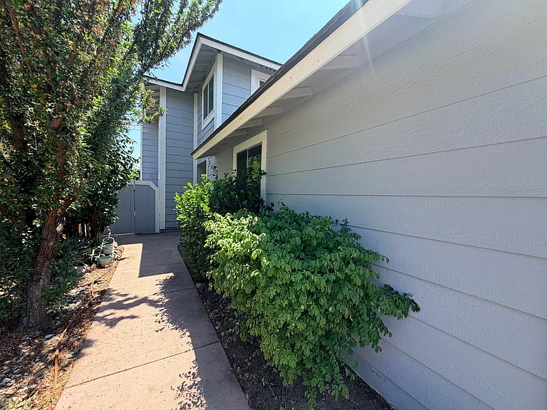 1862 Espee Ct — Photo 2