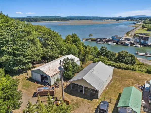12 Rhoades Street, Bay Center, WA 98527