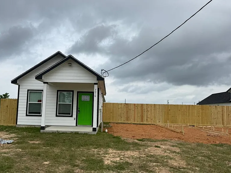 7018-5914 Two — Photo 2