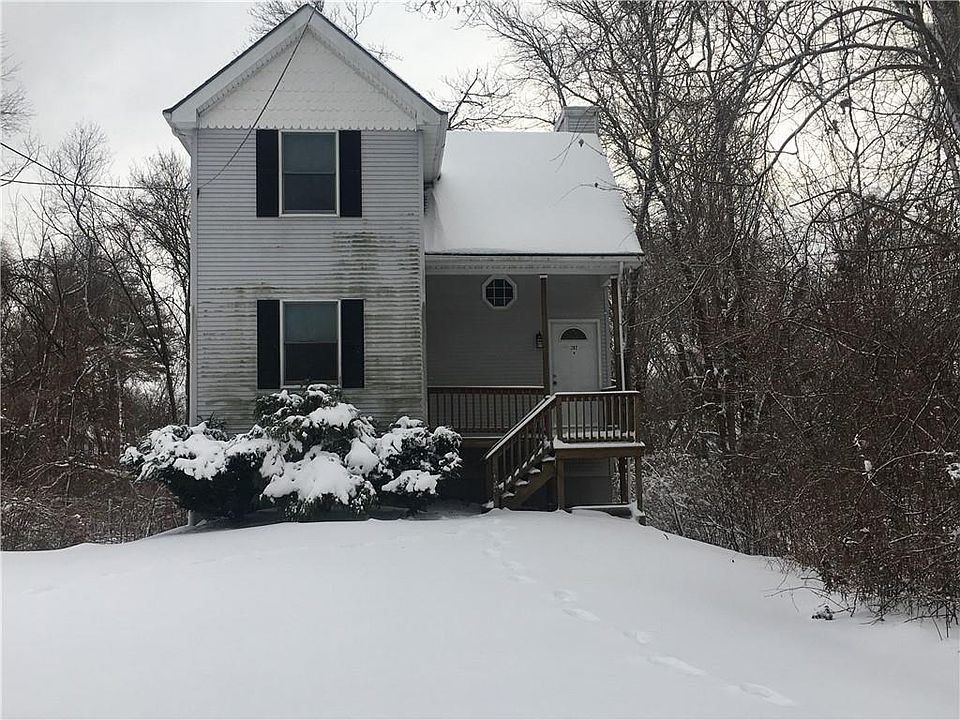 1st image of 202 N Country Club Dr