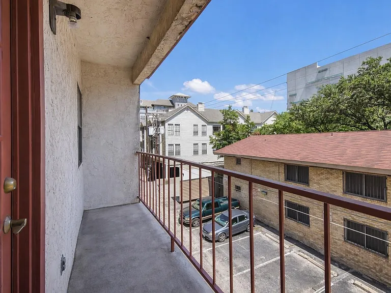 706 W 22nd St #306 — Photo 13