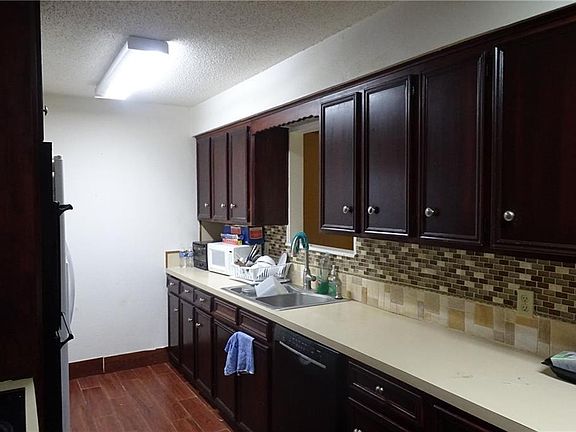 4th image of 1009 Briarwood St