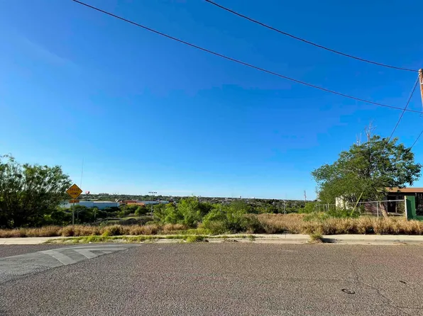 2810 Diaz St, Laredo, TX 78043