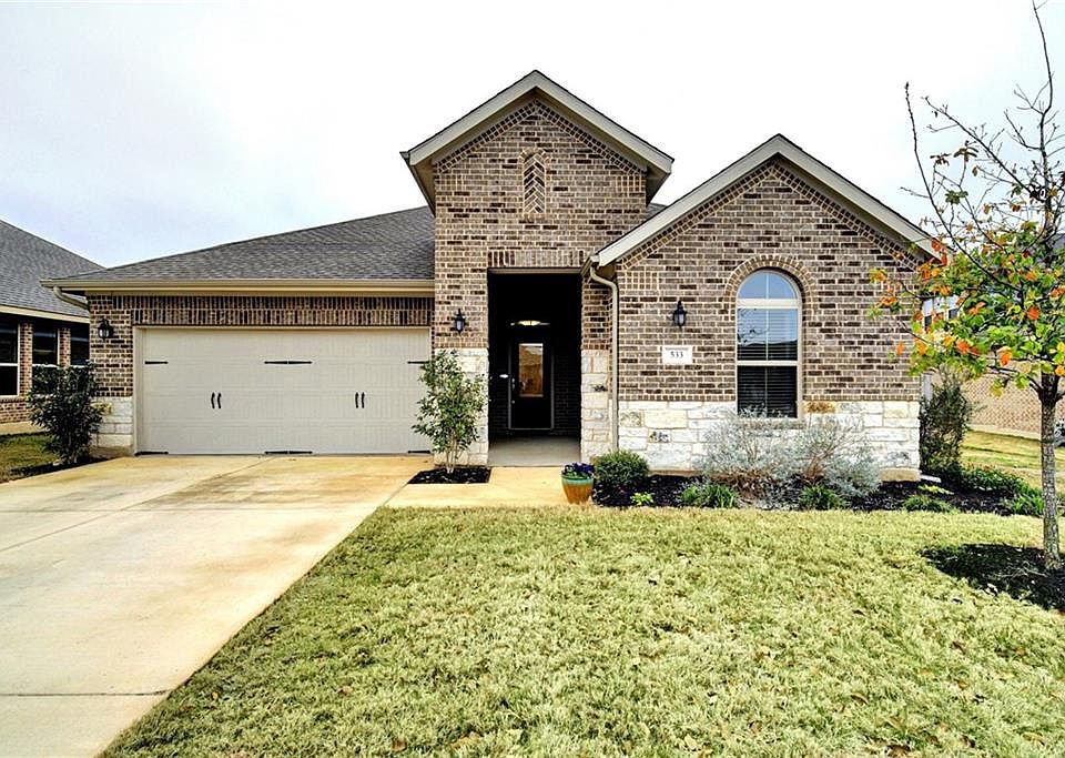 1st image of 533 Scenic Bluff Dr