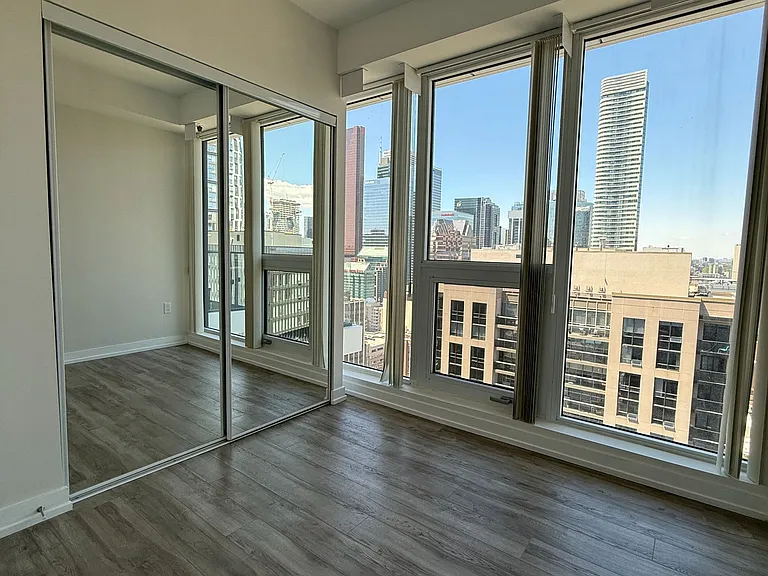 77 Shuter St #Penthouse 02 — Photo 9