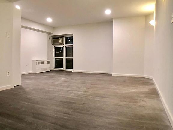 3rd image of 33 Gold St APT L9