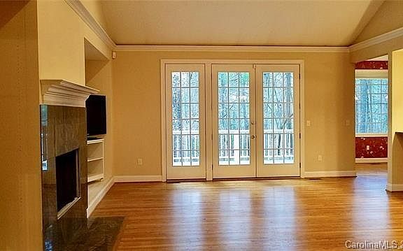 3rd image of 860 Dunroy Dr