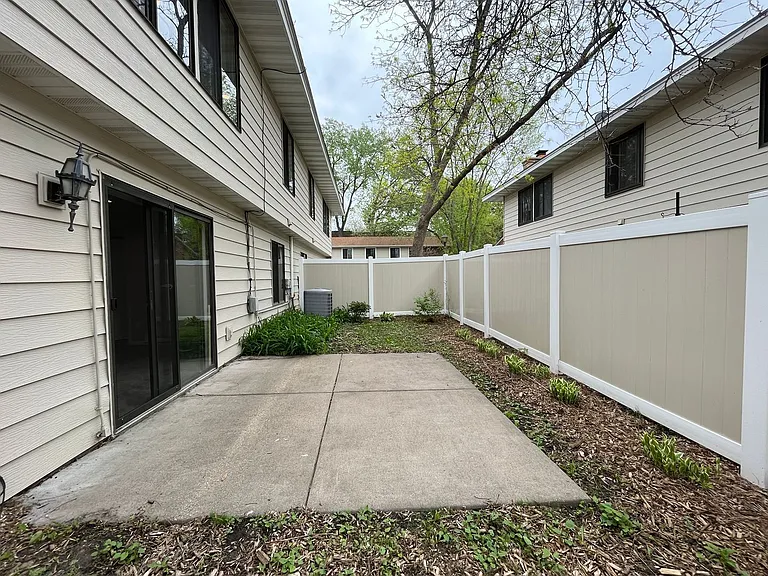 2257 Oregon Ct — Photo 2