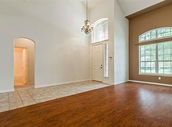 4th image of 1205 Canyon Creek Dr