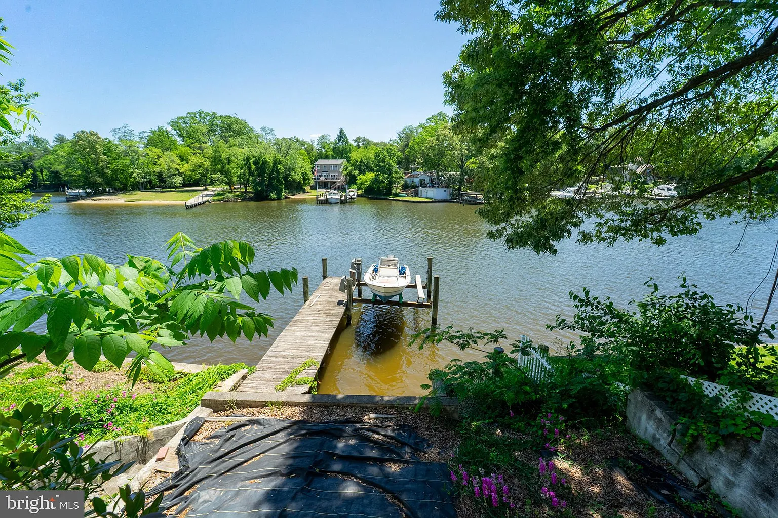 555 Riverside Dr photo 1