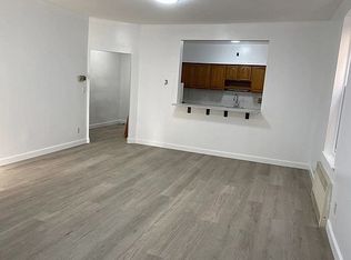 2810 29th St #2, Astoria, NY 11102