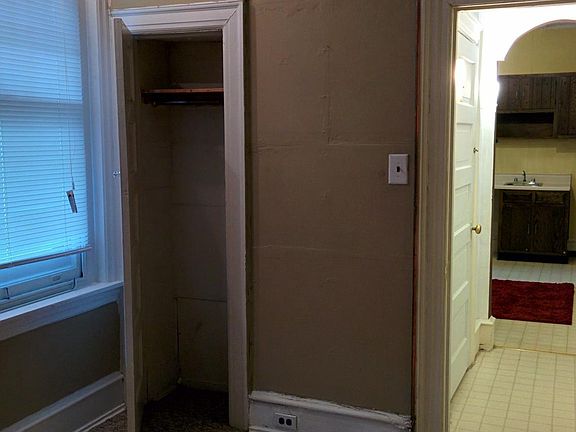 5th image of 419 Green Ln Unit 1