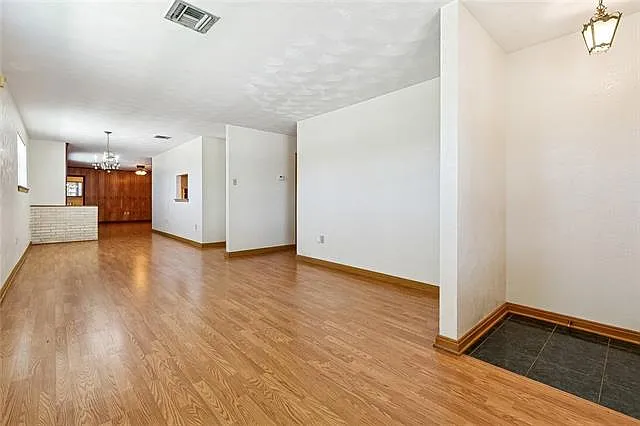 3 bed, 2.5 bath, 1660 sqft, $2,300 — Photo 3