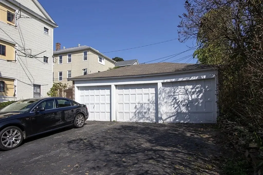 3 bed, 1400 sqft, $2,500 — Photo 3