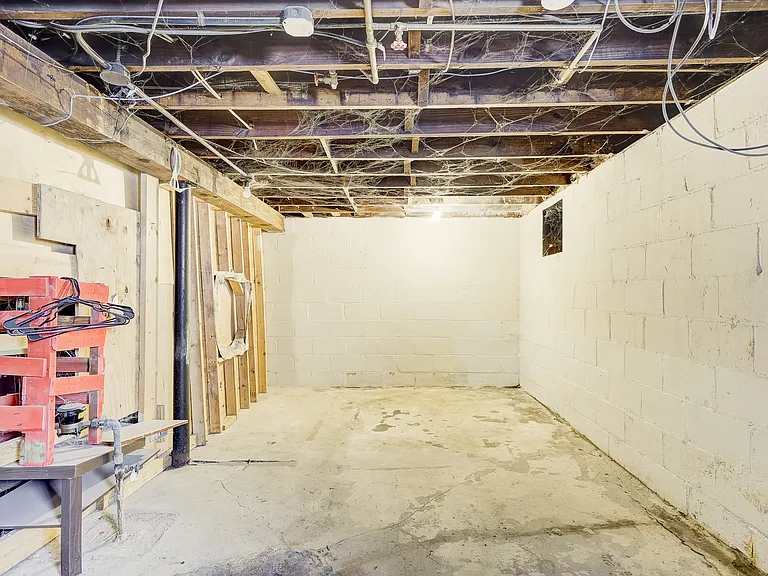 338 E Webster Ave — Photo 19