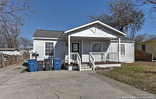 5 bed, 3.0 bath, 2075 sqft, $2,200 — Photo 3