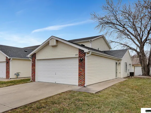 2211 W Todd Ln, Lincoln, NE 68528