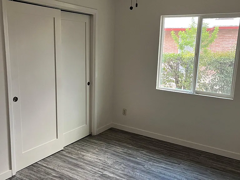 205 E Glenn St — Photo 8