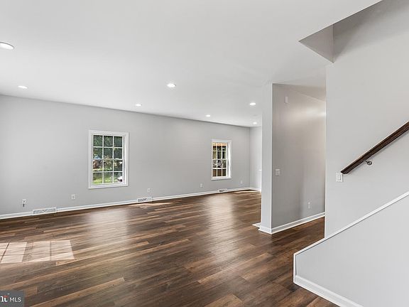 3rd image of 225 Cedar St