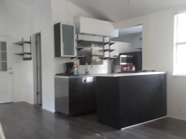 912 E 13th St #1B — Photo 3