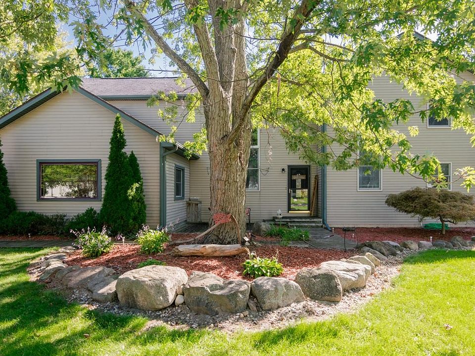 1st image of 412 S Maiden Ln