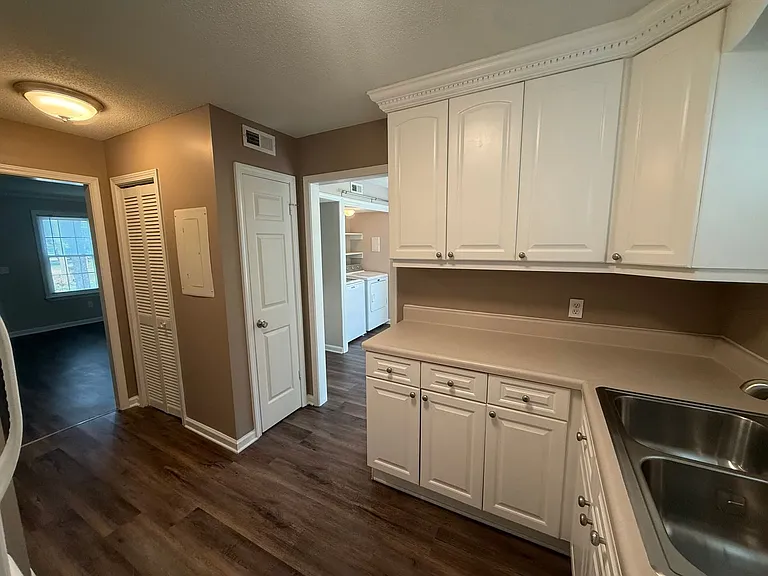 3346 Oak Trees Ct — Photo 8