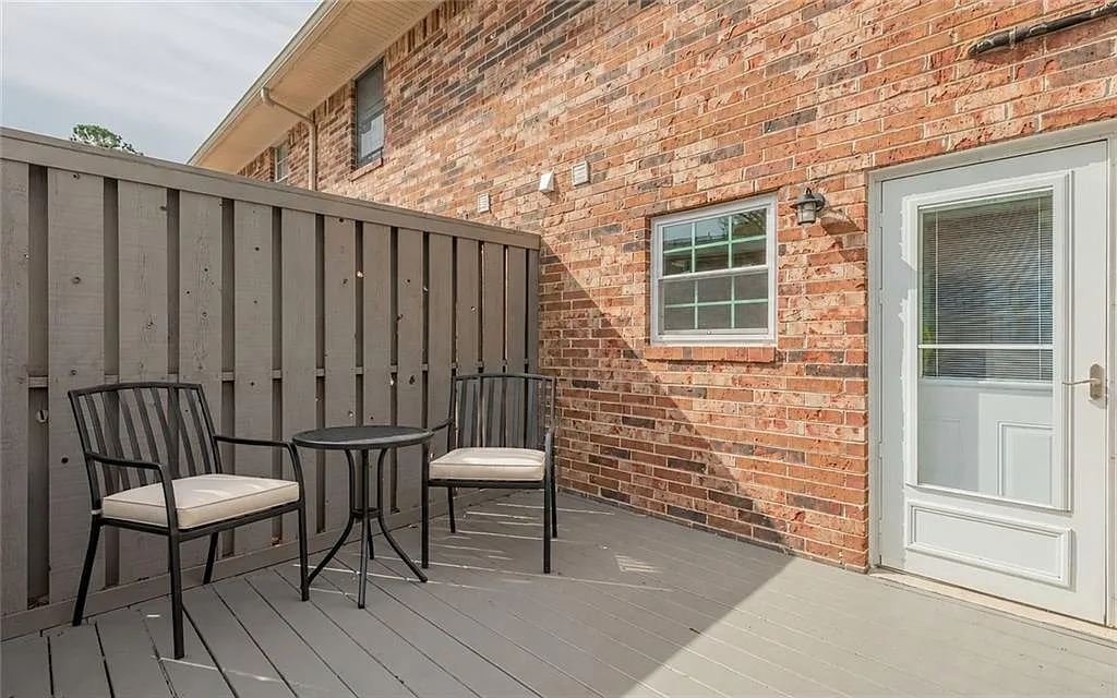 1235 Riverside Dr — Photo 4