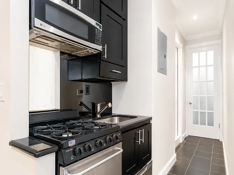 60 Avenue B #2C — Photo 3