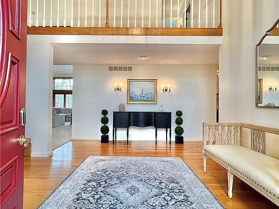 3rd image of 853 Hardwood Ct