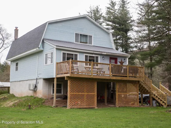 88 Riverside Dr, Hawley, PA 18428