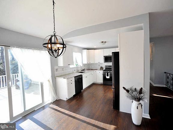 3rd image of 310 California Trl