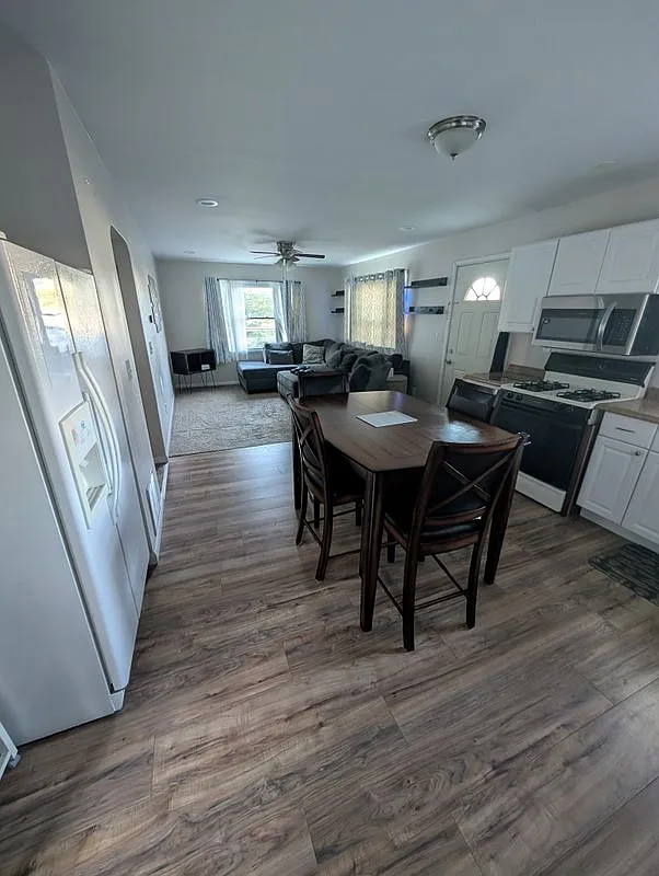 2 bed, 1.0 bath, 828 sqft, $1,800 — Photo 4
