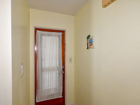 5th image of 2703 Trinidad St