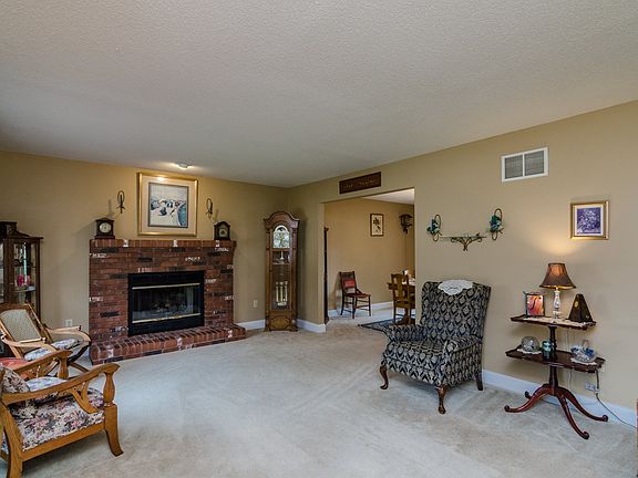 3rd image of 54 Windermere Dr