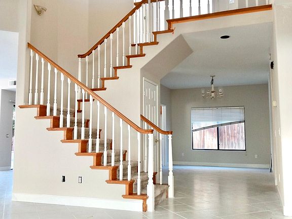 3rd image of 2972 Hampshire Cir