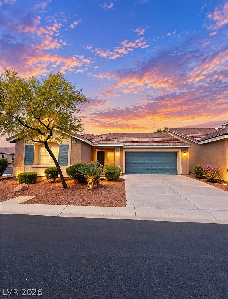 3 bed, 2.0 bath, 1202 sqft, $1,749 — Photo 1