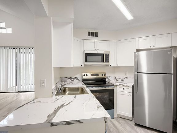 3rd image of 210 Lake Pointe Dr APT 304