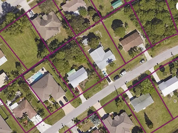 1843 SE Buttonwood Drive, Port St Lucie, FL 34952