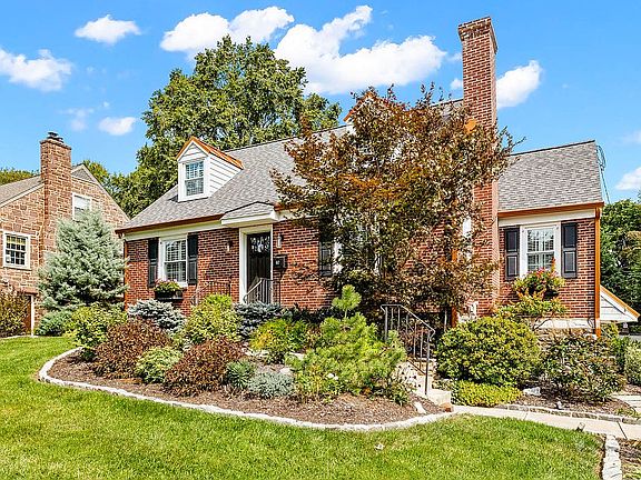 2nd image of 517 Georgian Rd