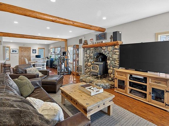 4th image of 10068 Meadow Way