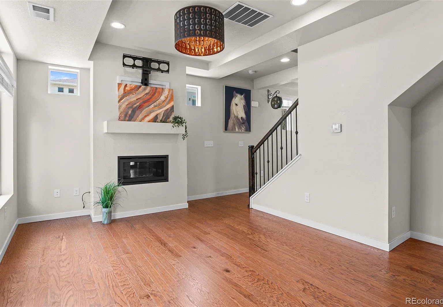 5 bed, 3.5 bath, 2316 sqft, $3,200 — Photo 3