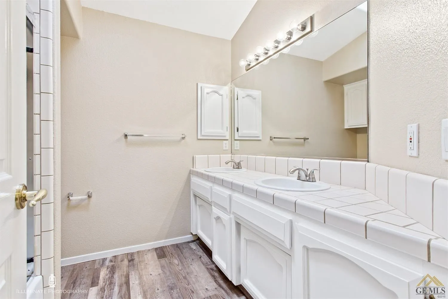 4 bed, 2.5 bath, 2165 sqft, $1,000 — Photo 1