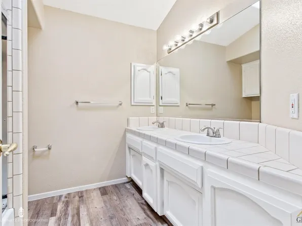 10804 Open Trail Rd, Bakersfield, CA 93311