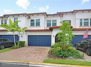 11346 SW 16th St, Pembroke Pines, FL 33025